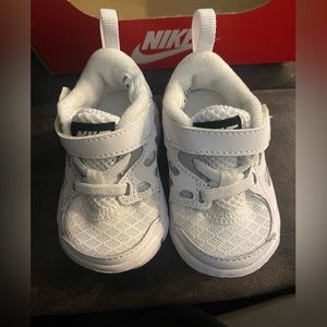 NWT Nike Free Run 2 | Size:2C